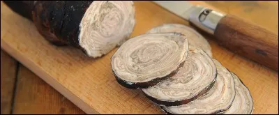 L'andouille de Guéméné à présent ! Contre toute attente, cette charcuterie se marie très bien avec un fruit, mais lequel ?