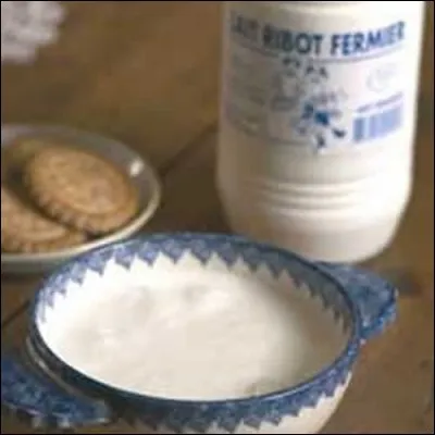 Le lait ribot peut être bu comme du lait normal ou bien dans un bol avec une petite galette dedans. Mais qu'est-ce que c'est en fait, le lait ribot ?