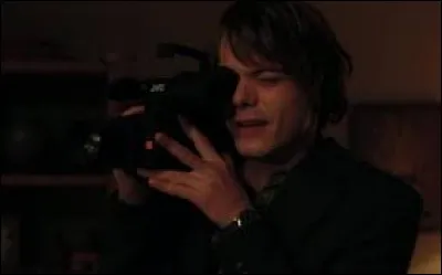 Qui a cassé l'appareil photo de Jonathan ?