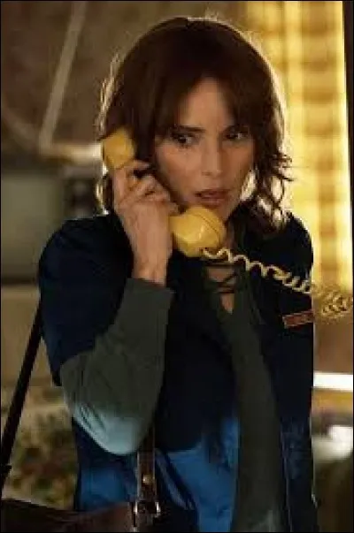 Combien de téléphones a cassés Joyce ?