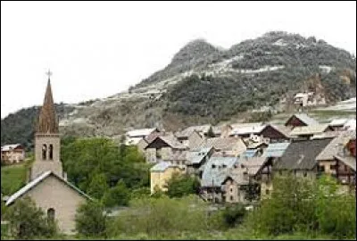 Nous partons maintenant au pied du Col de l'Izoard, à Cervières. Commune de la région P.A.C.A., dans l'arrondissement de Briançon, elle se situe dans le département ...