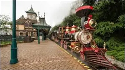 Dans quel Land ne s'arrête pas le train de Disneyland Railroad ?