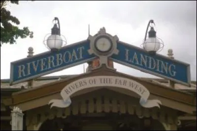 Comment s'appellent les bateaux de l'attraction Thunder Mesa Riverboat Landing ?