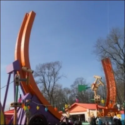 Rentrons un peu plus dans les détails : dans quel Land pouvons-nous trouver l'attraction RC Racer ?