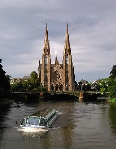 Appelé le PAS, deuxième port de ce type après le PAP. Indicatif : SG. Bassin d'Austerlitz. Corporation des Bateliers de l'Ancre (1331). Que suis-je ?