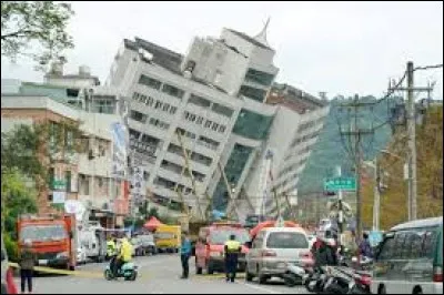 Où a eu lieu récemment un séisme de magnitude 6,4 ?