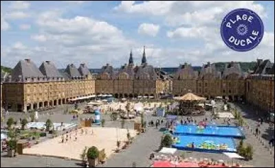 Arthur Rimbaud était de Charleville-Mézières (Ardennes). C'était un ...