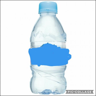 Trouvez la marque de cette bouteille d'eau.