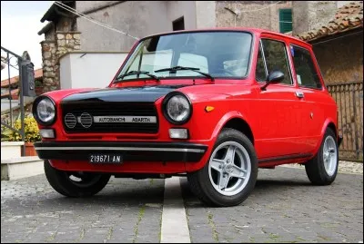 Quelle est cette célèbre voiture italienne ?