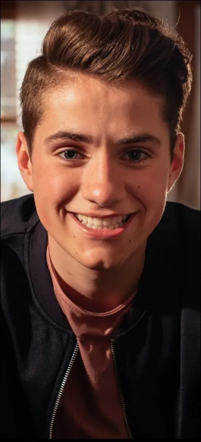 Comment s'appelle le premier chum de Fanny ?