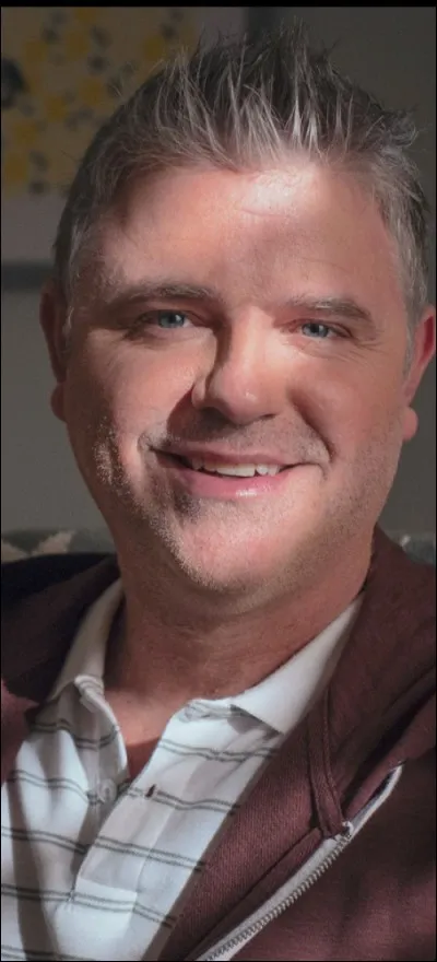 Comment s'appelle le sage-femme de Vicky ?