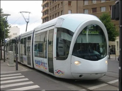 Je suis une ligne tramway de la ligne T1. Qui ment ?