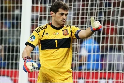 Dans quelle club Iker Casillas n'a-t-il pas joué ?
