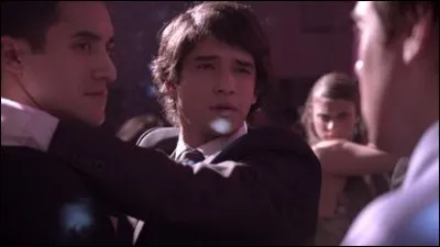 Pourquoi Scott danse-t-il avec Danny lors du bal ?