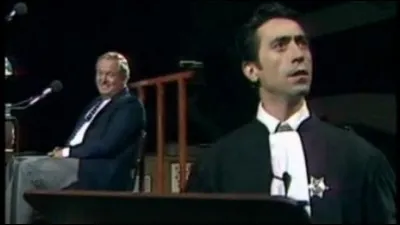 5 heures du matin, je saute de mon lit en fer, où je dors sur des clous. Mon réveil automatique me chante :