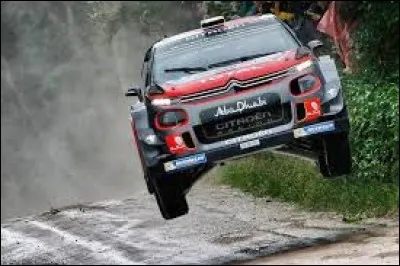 Dans quel pays se dispute le ''Rallye des 1000 lacs'' ?