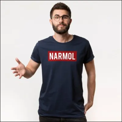 Quel mot y a-t-il sur les bonnets de la marque Narmol de Cyprien ?