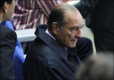 Jacques Chirac est renvoy devant un tribunal pour les emplois fictifs de la mairie de Paris. Que lui reproche-t-on ?