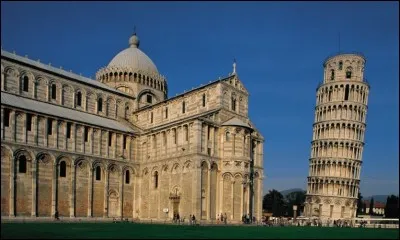 Cette ville de Toscane, &agrave; l'embouchure de l'Arno, c&eacute;l&egrave;bre pour sa tour et sa cath&eacute;drale, &eacute;tait l'une des cit&eacute;s maritimes italiennes les plus importantes du Moyen-Age. Quelle est cette ville ?