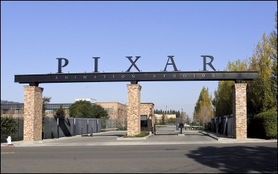 Pixar a réalisé le tout premier film entièrement animé par ordinateur. De quel film s'agit-il ?