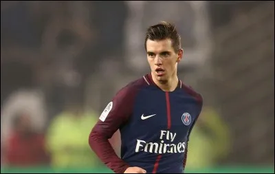 Et ce milieu du PSG est ...