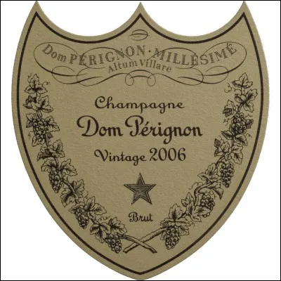 Dans Dom Perignon, Foda C porte une veste ...