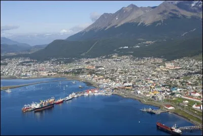 Où vit Karol Sevilla ?