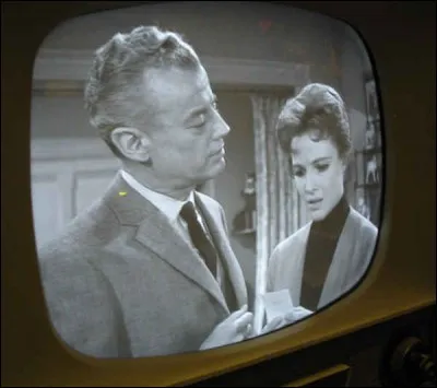 En quelle année a été diffusée la première émission de télévision française en noir et blanc ?