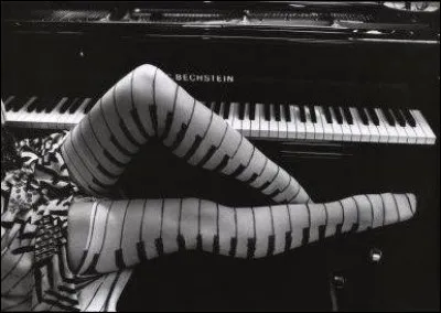 Quelle chanteuse interprétait les paroles "C'est noir ou blanc, mais ce n'est pas noir et blanc, c'est comme ci ou comme ça, ou tu veux ou tu veux pas"