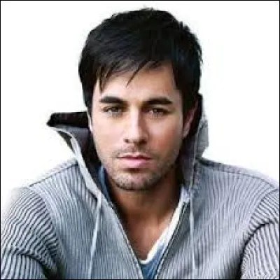 Le chanteur Enrique Iglesias.