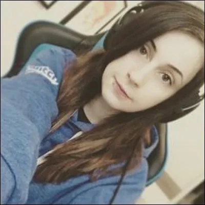 Quel métier aurait-elle voulu faire si elle n'avait pas été youtubeuse ?