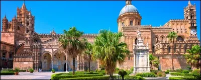 Vous y verrez le "Palais des Normands" : cette ville est la capitale et la plus grande ville de Sicile. De quelle ville s'agit-il ?