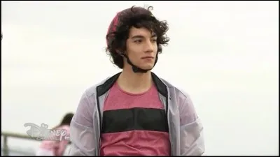 Comment s'appelle le groupe de patineurs de rue que va intégrer Ramiro ?