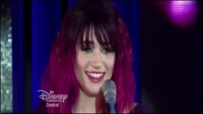 Quel pseudonyme prend Nina pour écrire sur son blog sans qu'on la reconnaisse ?