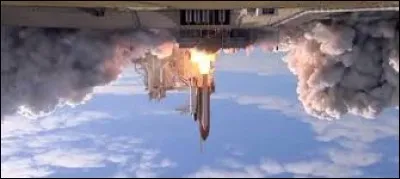 Pour quelle marque d'eau voit-on le décollage d'une fusée dans une publicité de 2014 ?