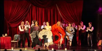 Une pièce de théâtre doit être créée au lycée à la fin de l'année, tu proposes de participer :