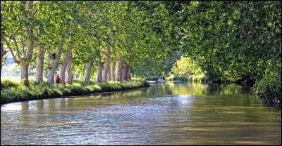 Comment s'appelle le canal qui relie la Garonne à la mer Méditerranée ?