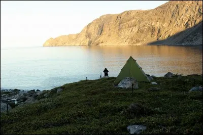 Quels pays sont bordés par le mer du Labrador ?