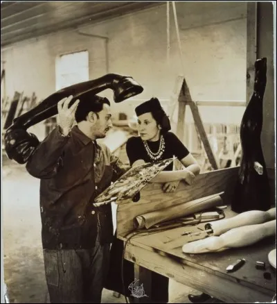 Selon la rumeur quel artiste a inclus dans chacun de ses tableaux un autoportrait ou sa propre silhouette ?