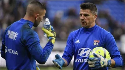 Qui est l'entraîneur des gardiens ?