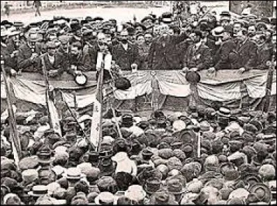 En quelle année la République a-t-elle été proclamée ?