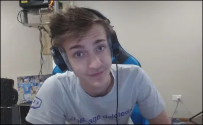 [Skin/communauté]

Le célèbre streamer Ninja a eu droit a un skin spécial en son honneur.
Sauriez-vous reconnaître quel est ce skin parmi les 5 suivants ?