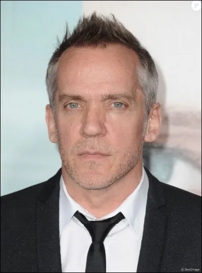 Qui est le réalisateur de la série ?