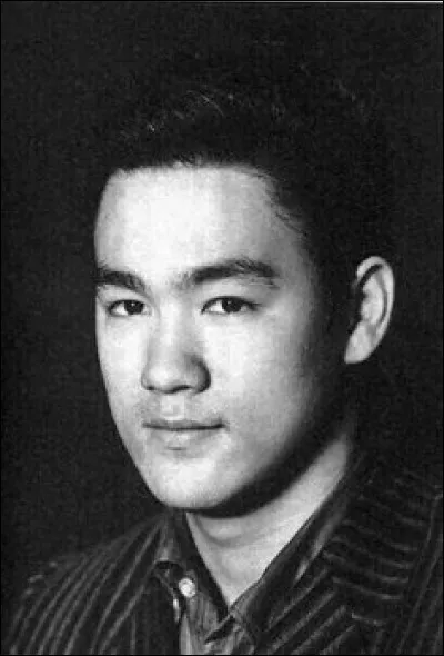 Où a-t-il vécu jusqu'à l'âge de 18 ans ?