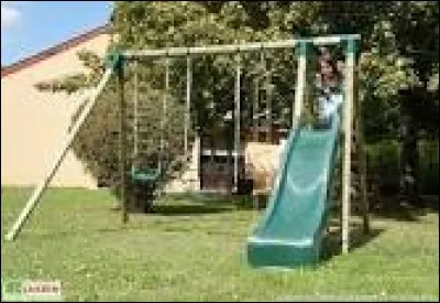 Ta mère va dans un magasin, elle te dit : "Tu sais, dans le jardin on a beaucoup de place, que veux-tu comme loisir ?". Tu réponds :