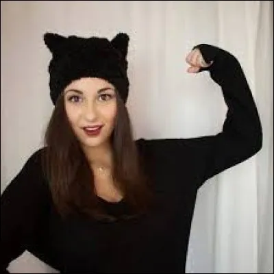 Comment se prénomme cette youtubeuse ?