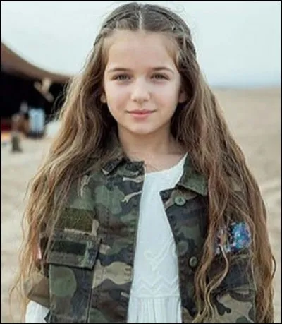 Comment est sa signature sur les posters ou photos qu'elle dédicace à ses fans ?