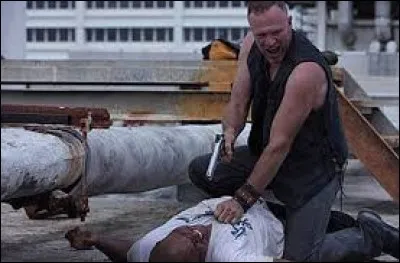 Quel personnage a eu des propos plus que racistes envers T-Dog ?