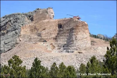 En progrès depuis 1948 dans quel état américain le Crazy Horse Memorial est-il situé ?
