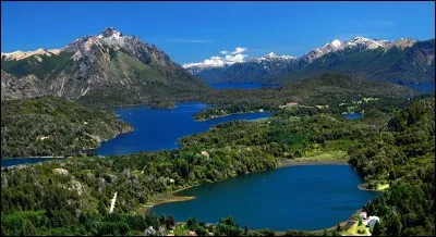 Lequel de ces pays a une ville du nom de San Carlos de Bariloche ?